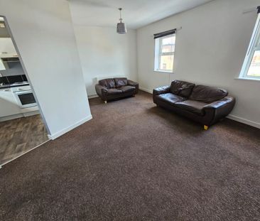 1 bed Flat - To Let - Photo 3