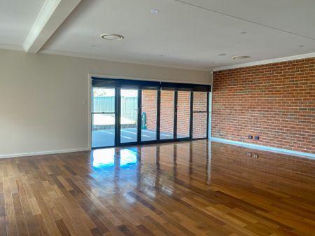 HILLVUE - FULLY FURNISHED Townhouse In Boutique Location - Photo 3