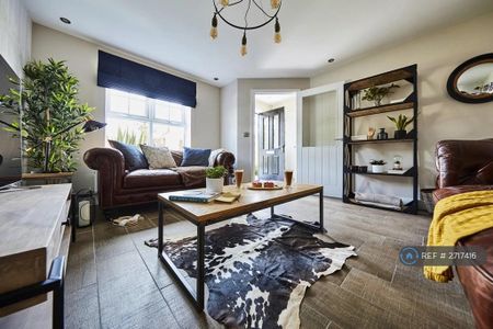 3 bedroom semi-detached house to rent - Photo 2