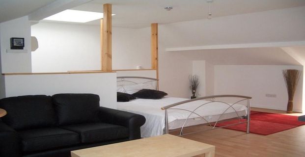 Studio to rent - Photo 1