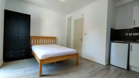 House of multiple occupation to rent - Photo 4