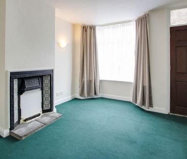 2 bedroom end of terrace house to rent - Photo 2