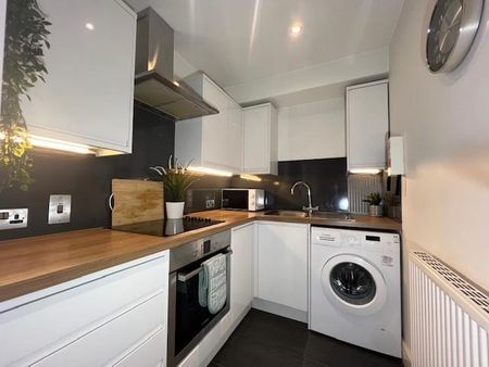 3 bedroom flat to rent - Photo 5