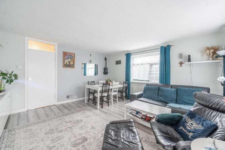 Cherrycroft Gardens, Pinner, HA5 - Photo 3