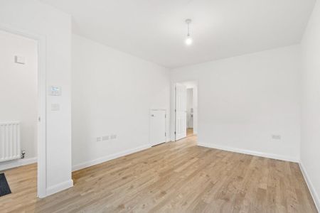 3 bedroom semi-detached house to rent - Photo 4