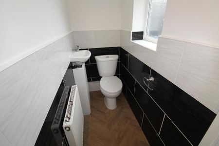 4 bedroom terraced house to rent - Photo 2