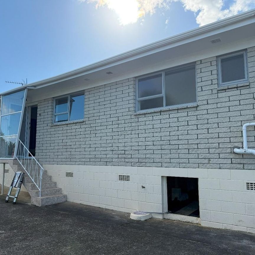 HOWICK, 2 BEDROOMS - Photo 1