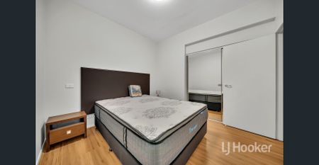 Experience Central City Luxury with Paris-End Charm: 1 Bedroom+Study apartment for rent! - Photo 3