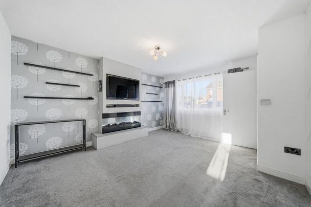 3 bedroom semi-detached house to rent - Photo 1