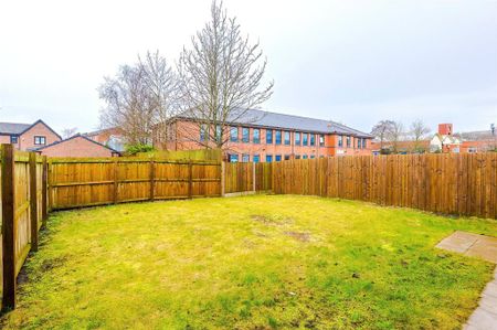4 bedroom detached house to rent - Photo 3