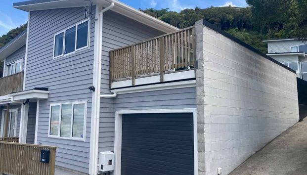 Modern 3 Bedroom Townhouse - Photo 1