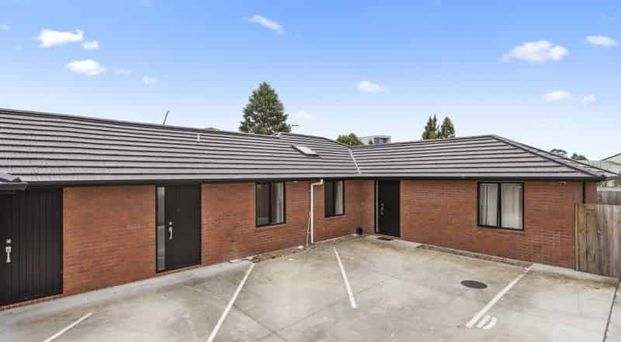 Immaculate, Three Bedroom Unit in Sought After Location - Photo 1