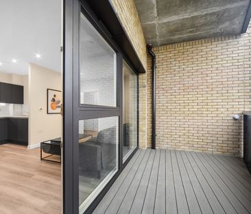 1 Bed Flat, Green Ferry Way, E17 - Photo 1