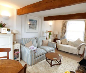 2 bedroom character property to rent - Photo 2