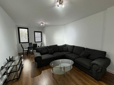 Peterborough - Photo 2