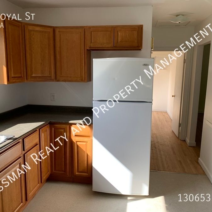 2 Bedroom Main Floor Unit in Rosemont - Photo 1