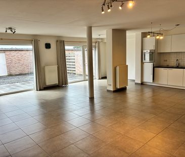 Gelijkvloers appartement mét ruim terras en garage - Foto 1