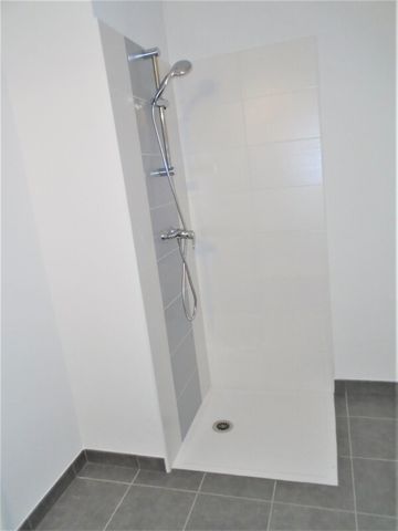 Location Appartement 2 pièces 42m² ST ANDRE DE CUBZAC 33240 - Photo 2