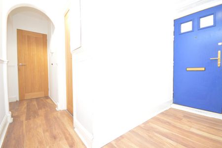 1 bedroom in a flat share to rent - Photo 2