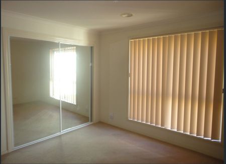 Spacious and Modern Living at 13 Royal Place, South Morang - Photo 3