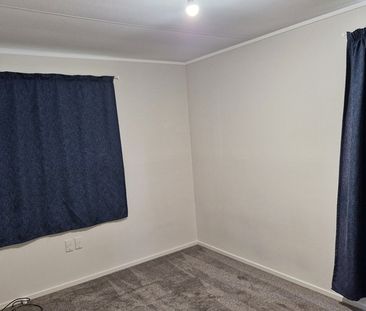 WEST HARBOUR - Newly Renovated 3 Bedroom Home - Photo 2