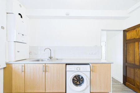 3 bedroom flat to rent - Photo 5