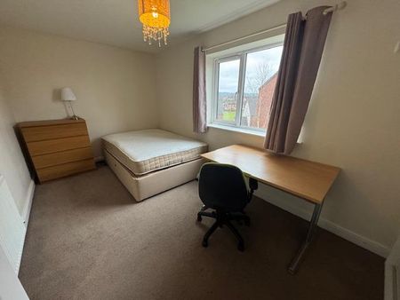 4 bedroom semi-detached house to rent - Photo 4