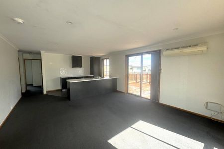 Modern Living - 3 Bedroom - 1 Bathroom - Photo 5
