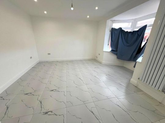 4 bedroom terraced house to rent - Photo 1