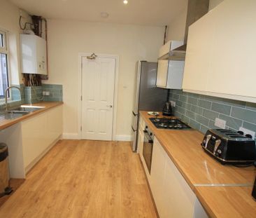 4 bedroom terraced house to rent - Photo 5