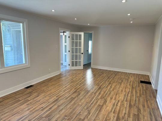 For Lease - 281 Kenwood Avenue, Georgina, Ontario - Photo 1