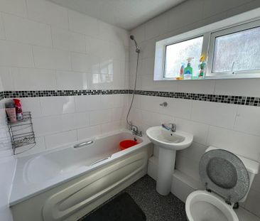 4 bedroom semi-detached house to rent - Photo 1