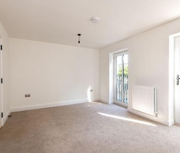 3 bedroom end of terrace house to rent - Photo 3