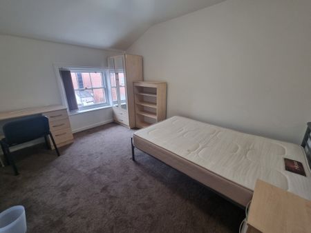 10 Bed Student Accommodation - Photo 2