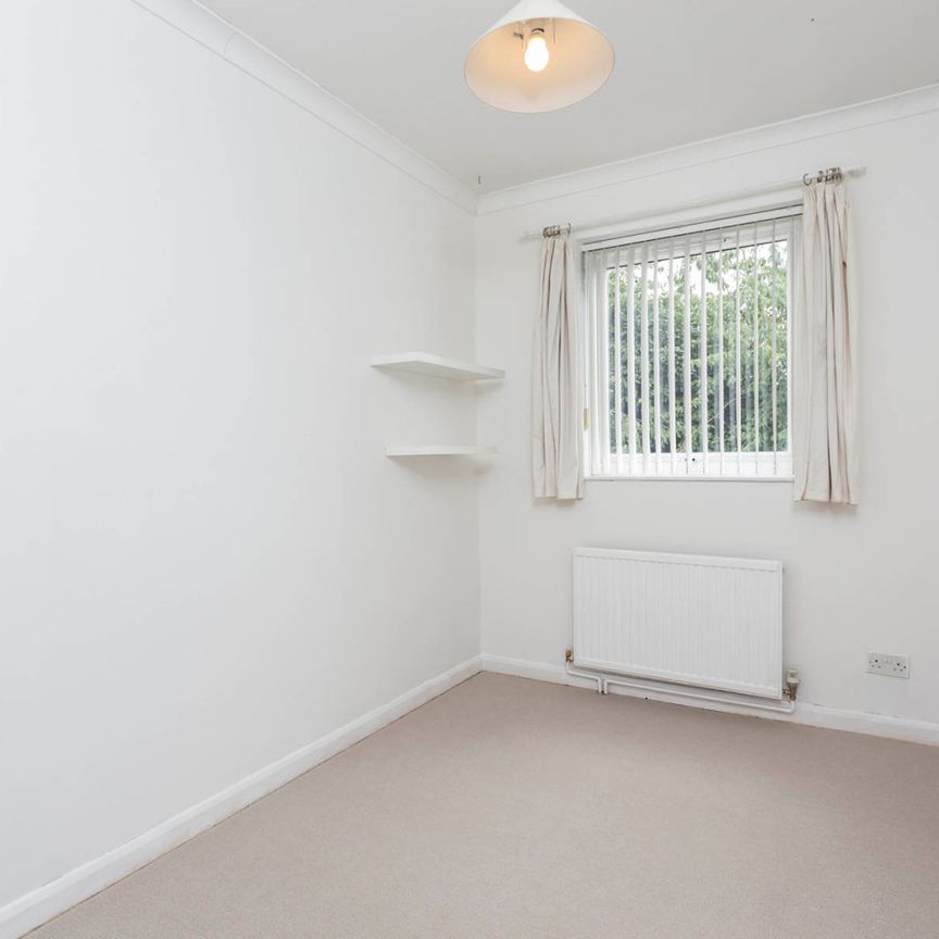 Light & Airy Two Bedroom House for Rent in London, E17 - Photo 1