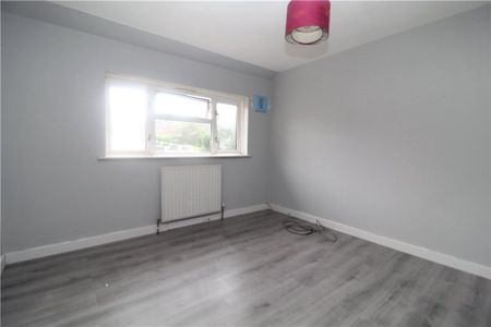 Rowdown Crescent, New Addington, Croydon, CR0 0HQ - Photo 5