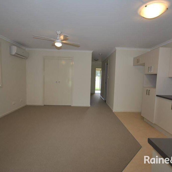 MODERN LIVING - Photo 1