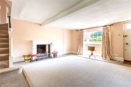 An impressive and well presented family house situated in a popular hamlet surrounded by glorious countryside. - Photo 5