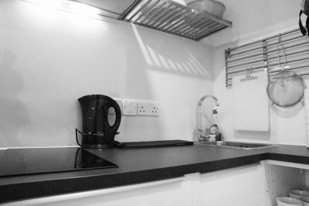 Studio Flat, Forty Lane, HA9 - Photo 1