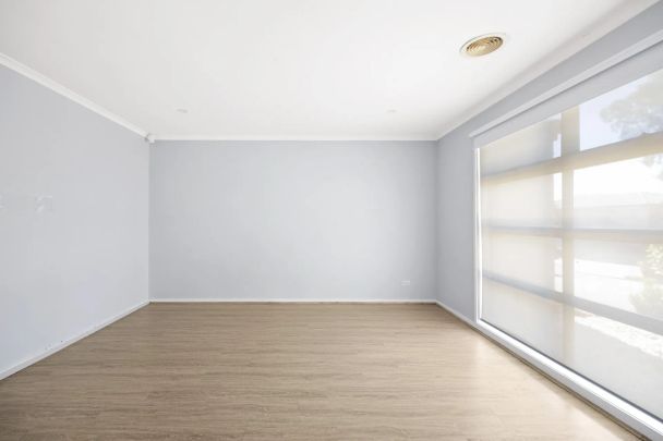 37 Fairhaven Boulevard, Melton West Spacious 4-Bedroom Family Home in Prime Location - Photo 1