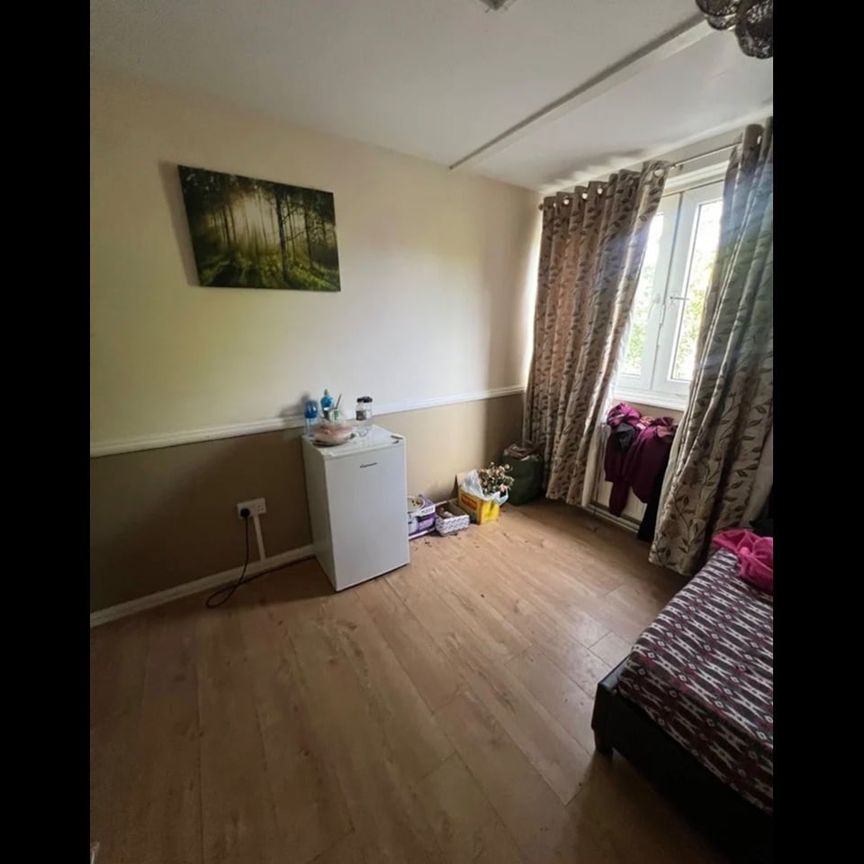 Room in a Shared House, Winford Court, SE15 - Photo 1