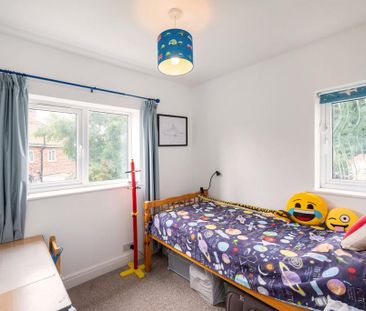 4 bedroom semi-detached house to rent - Photo 4