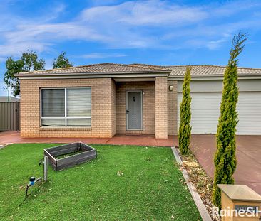 31 Butterfly Boulevard, Tarneit, VIC 3029 - Photo 2