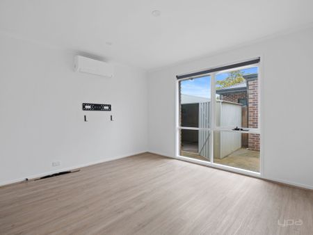 3 BEDROOM RENOVATED HOME - Photo 2