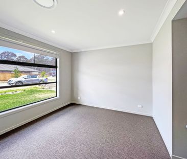 Contemporary and Modern - Photo 5