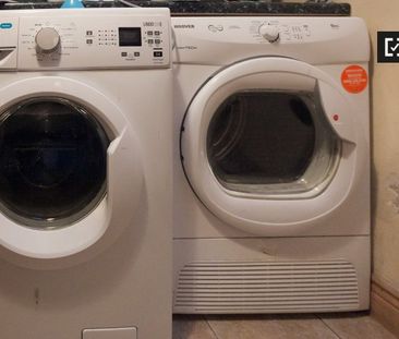 Room for rent in 5-bedroom house in Donaghmede, Dublin - Photo 3