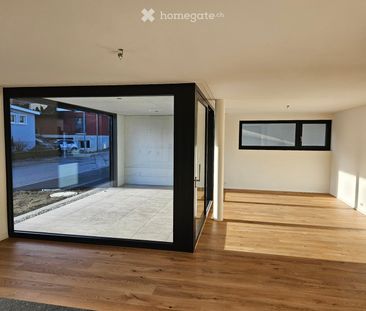 Moderne 4.5-Zimmer-Neubauwohnung mit grosser Loggia-Terasse - Photo 1