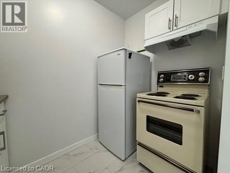 757 BARTON Street E Unit# 2, Hamilton, Ontario, L8L3A9 - Photo 2