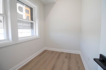 Newly Renovated 1 Bedroom + Den Apartment in Welland! - Photo 2