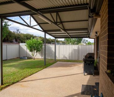 THREE BEDROOM HOME IN GREAT LOCATION! - Photo 6